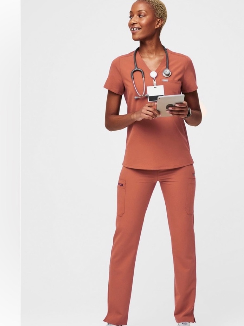 Figs like new! 🏜️ Terracotta Catarina Scrub Top - Picture 5 of 6